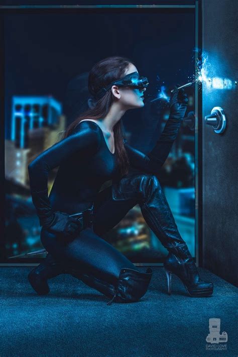 Anne Hathaway S Catwoman Cosplay With Images Catwoman Cosplay