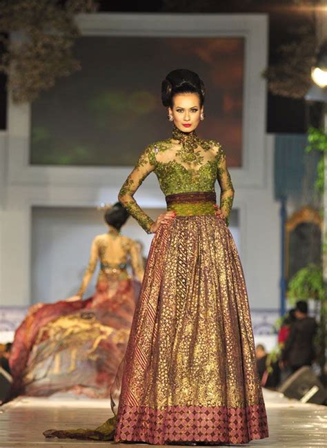 model gaun batik kombinasi brokat