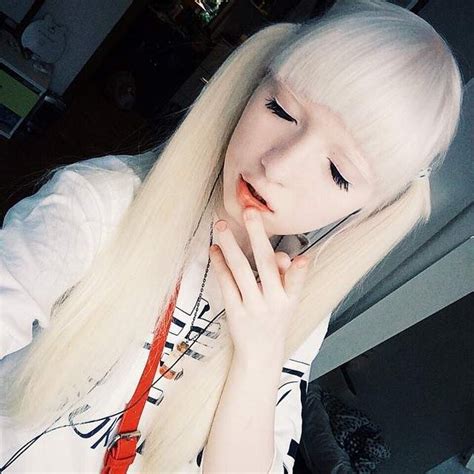 8 Potret Nastya Zhidkova Model Albino Dengan Mata Indah Plus