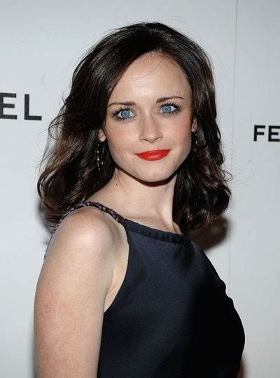 Let S All Stare At Alexis Bledel S Hypnotic Orange Y Red