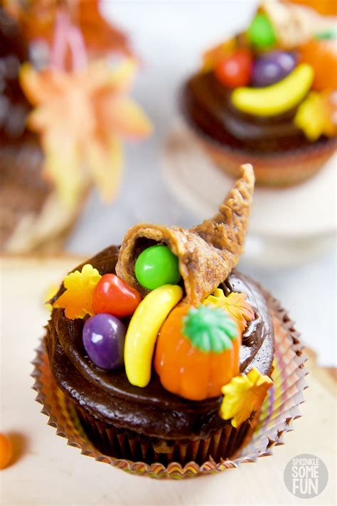 thanksgiving cupcakes with cornucopia toppers ⋆ sprinkle some fun