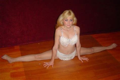 flexible blonde barnorama
