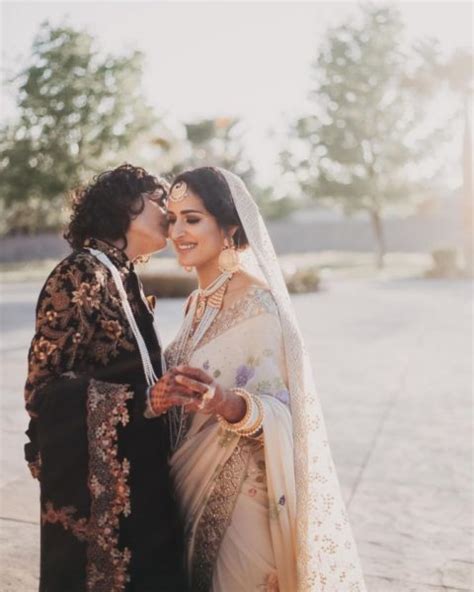 indian pakistani lesbian couple goes viral for beautiful photos in