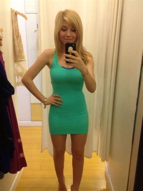 Cute Chicks In Tight Dresses