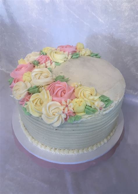 Simple And Pretty Buttercream Cake Bolos De Aniversário Bolo De
