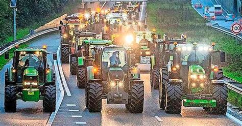 boerenprotest leidt tot files op snelwegen  binnenland telegraafnl