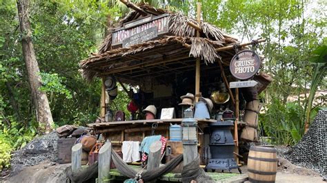 photos video new trader sam s t shop scene unveiled aboard jungle
