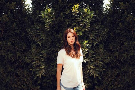 lana del rey talks about her globe nominated big eyes title track