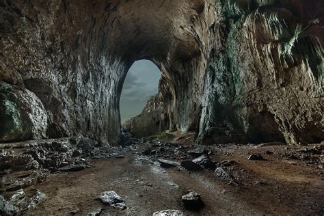 mysterious  fascinating caves dens stockvaultnet blog