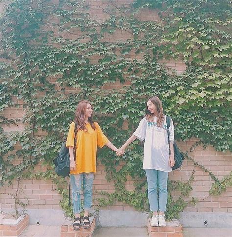 bestkoreanfashion korean best friends sister poses cute friends