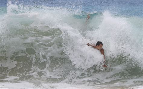 bigger and stronger waves are perilous for visitors honolulu civil beat