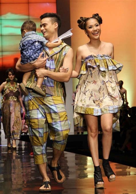 Indonesia Fashion Week 2012 Sahara Simple Magazine