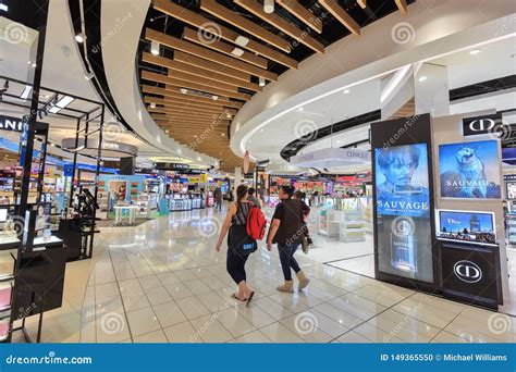 duty  shopping mall  auckland international airport  zealand