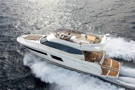 yacht prestige  flybridge  luxury boats yacht