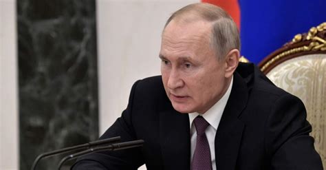 Putin Maintains High Approval Ratings But Loses Russia S Trust Poll