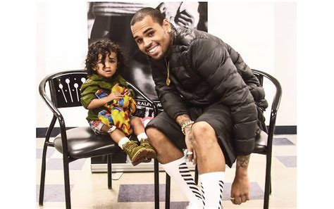Beautiful Photo Of Chris Brown With His Daughter Causes Stir Online