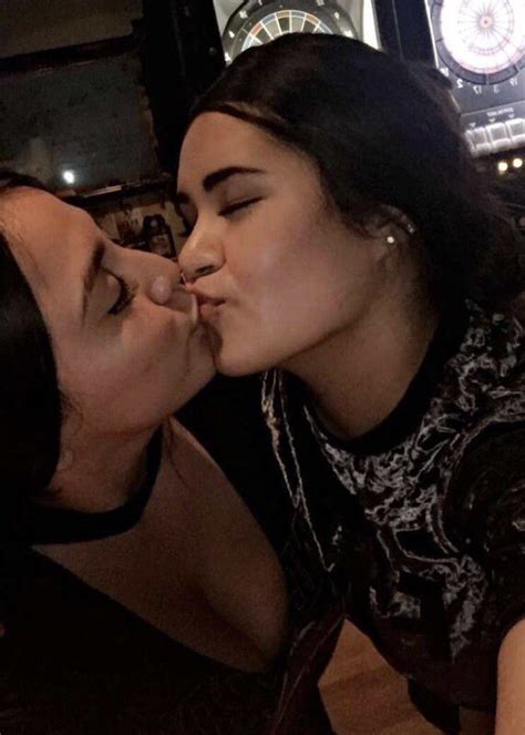 Picturebest Friends Kissing Foto Porno Eporner