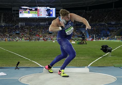 ryan crouser rompio record olimpico  se llevo oro en lanzamiento de bala  eeuu univision