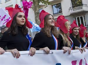 tens of thousands march in paris against same sex marriage daily mail