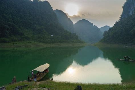 beautiful lakes  visit  vietnam