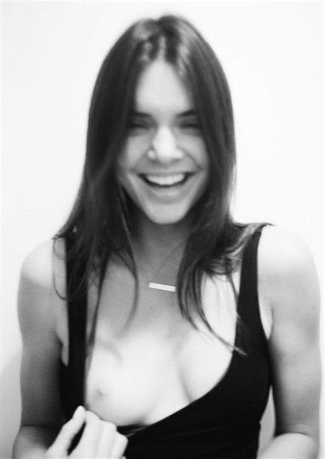 kendall jenner nipple celebrates 40 million followers with censored tit flash of the day