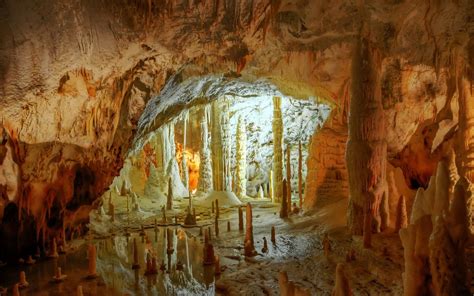 grottes  cavernes les secrets des profondeurs dossier