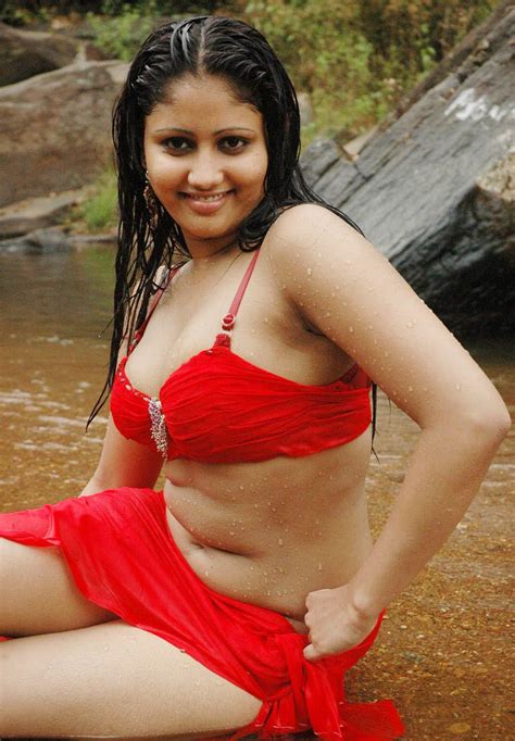 Tamil Actress Amrutha Valli Hot Navel Images Movieezreel Blogspot