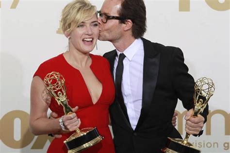 emmy awards 2011 kate winslet thrilled at guy pearce s