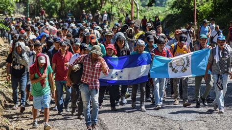 migrant wave forms  honduran guatemalan border
