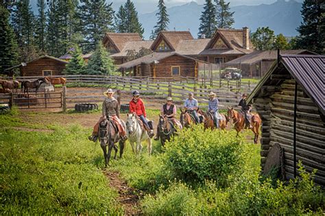 roundup   canadian dude ranches  lifestyle digs