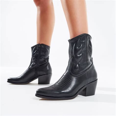 top 7 womens boots 2022 trends striking models of boots