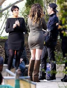 now that s a bottom khloe kardashian shows off her curves in clinging