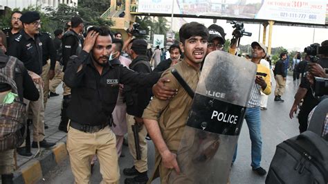 political instability  pakistan  lead  anarchy experts warn