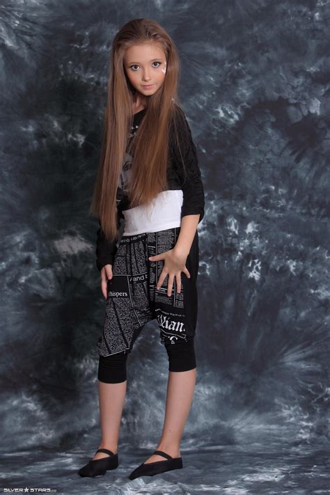 Daria – Silver Stars – Black Pants 1 – Fashionblog
