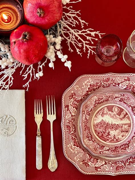 tafelkleed voor grote tafels met een elegante intens rode catawiki