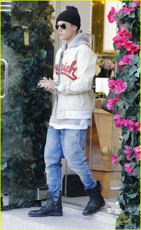 justin bieber was caught lookin fly while shopping photo 674291