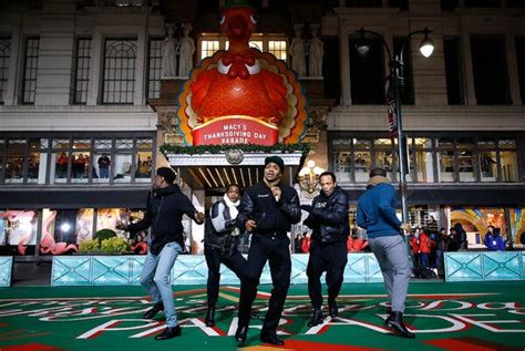 Macy’s Thanksgiving Day Parade Revives Broadway For A Day The New