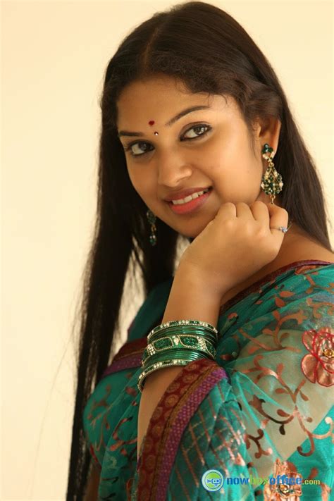 sri priyanka hot actress navel show   saree bollywood actress