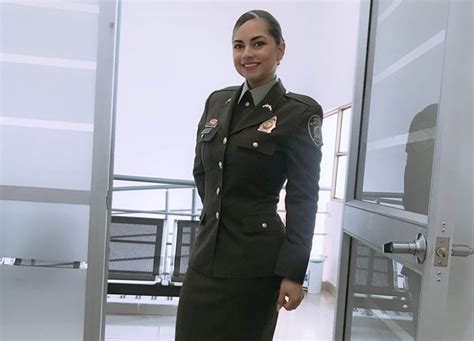 curvy cop dubbed colombias sexiest police woman viraltab