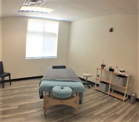 mind body spa holistic wellness center find deals   spa