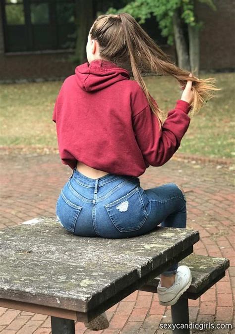 round ass girl in tight jeans sexy candid girls with juicy asses