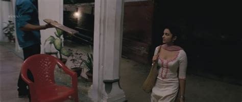 Cine News Parineeti Chopra Hot Sexy Cleavage Show From Hindi Movie