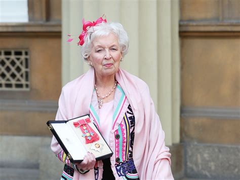 dame june whitfield dead absolutely fabulous star dies aged 93 the