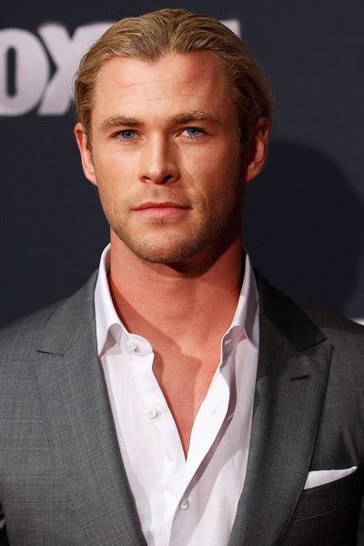 chris hemsworth height weight age body statistics healthy celeb