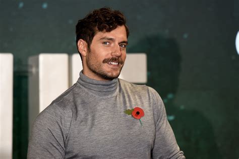 henry cavill reveals the ‘super awkward position he was put in because