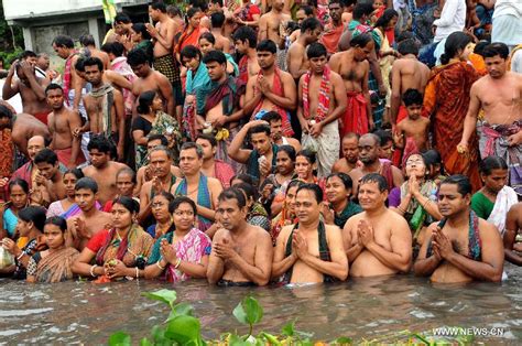 Astami Snan Hindu Festival Marked In Bangladesh 5 People S Daily Online