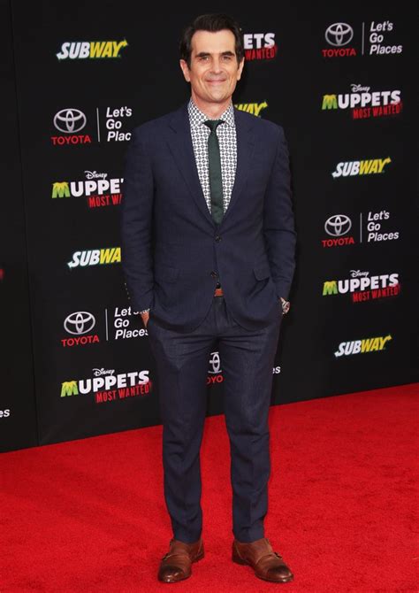 ty burrell picture  los angeles premiere  disneys muppets