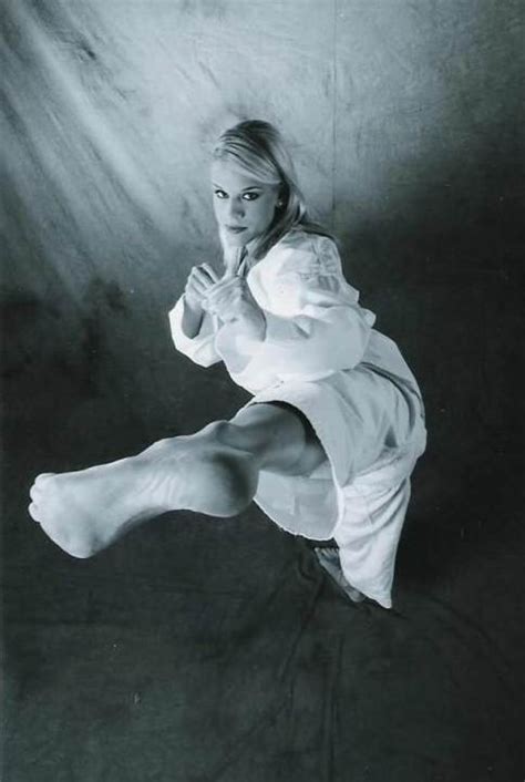 patada voladora martial arts girl female martial
