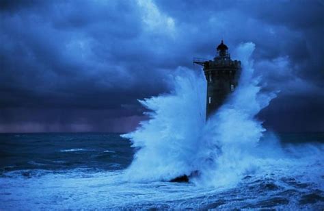 lighthouse   storm  pics izismilecom