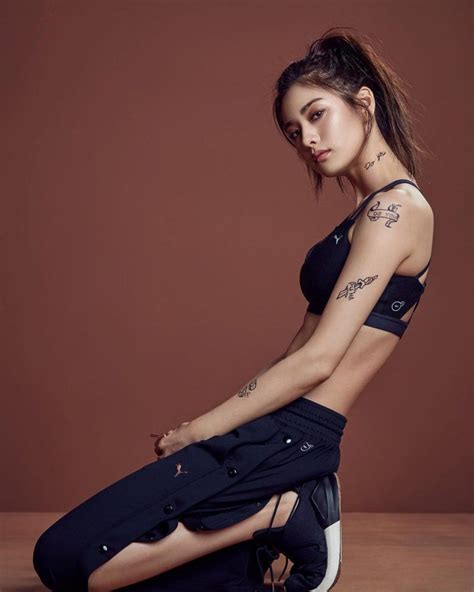 After School Nana Reveals Her Sexy Body In Skin Tight Top